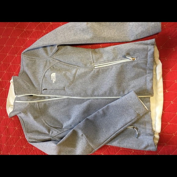 Women’s The North Face Jacket - Picture 5 of 5